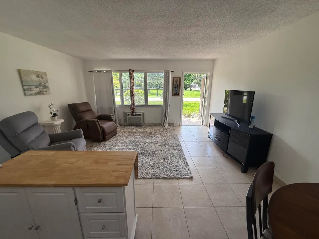 Property Slideshow image 1 of 18 | 175 canterbury h, West Palm Beach, FL, 33417