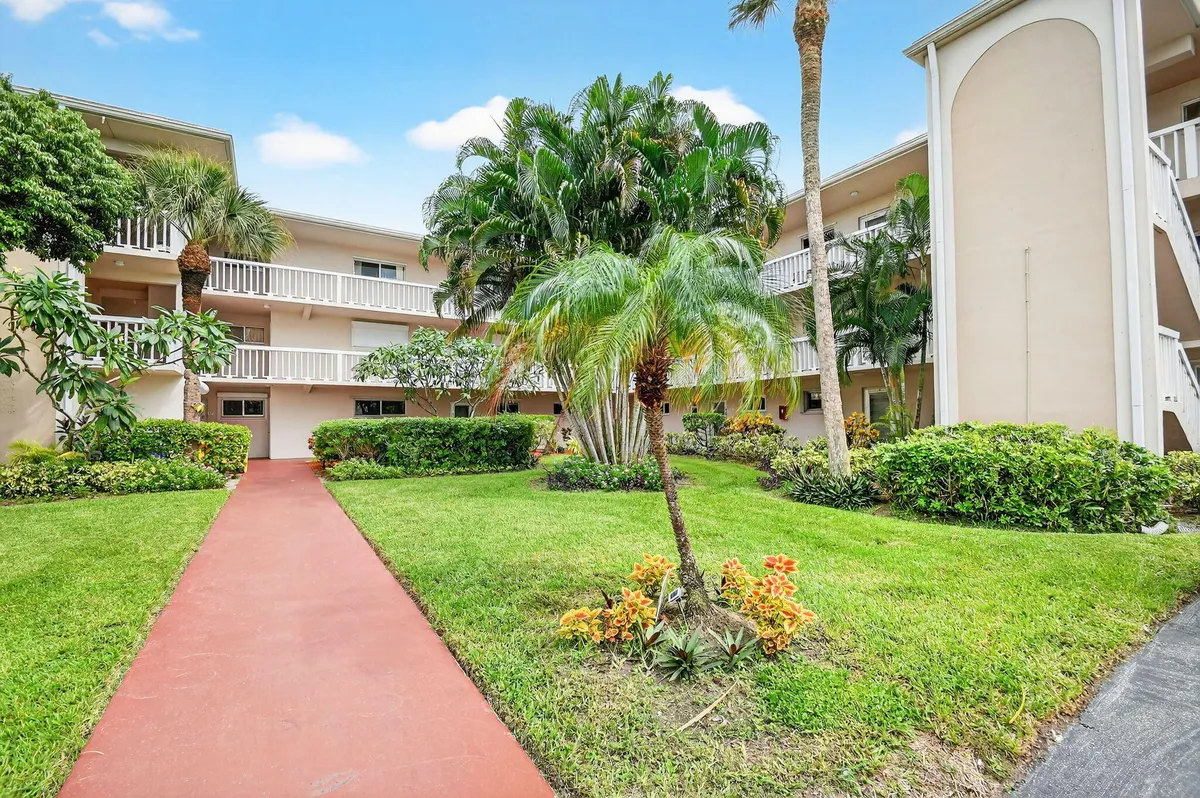 Property Slideshow image 1 of 60 | 2856 garden dr 310, Lake Worth, FL, 33461