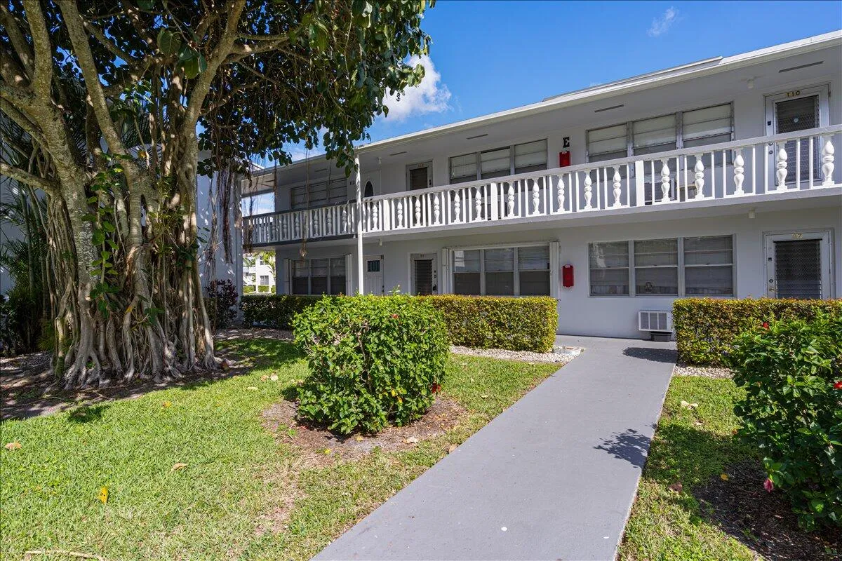 Property Slideshow image 1 of 13 | 98 cambridge e unit e, West Palm Beach, FL, 33417