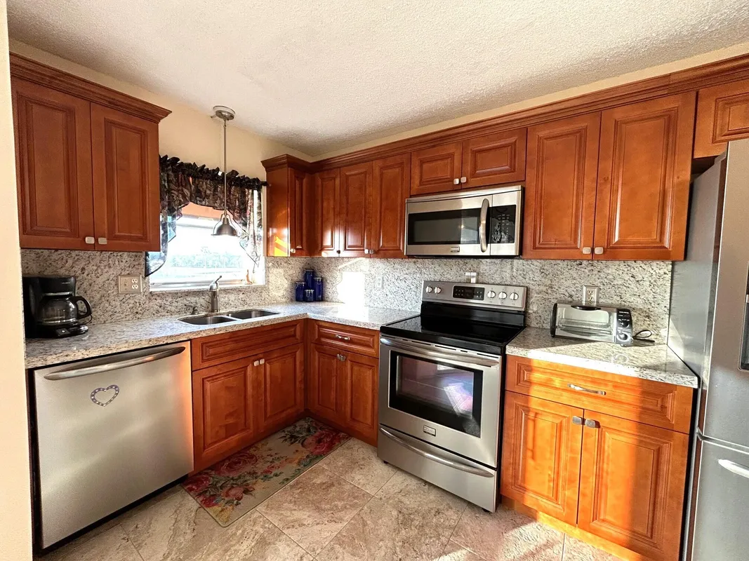 Property Slideshow image 1 of 42 | 3951 via poinciana apt 412, Lake Worth, FL, 33467