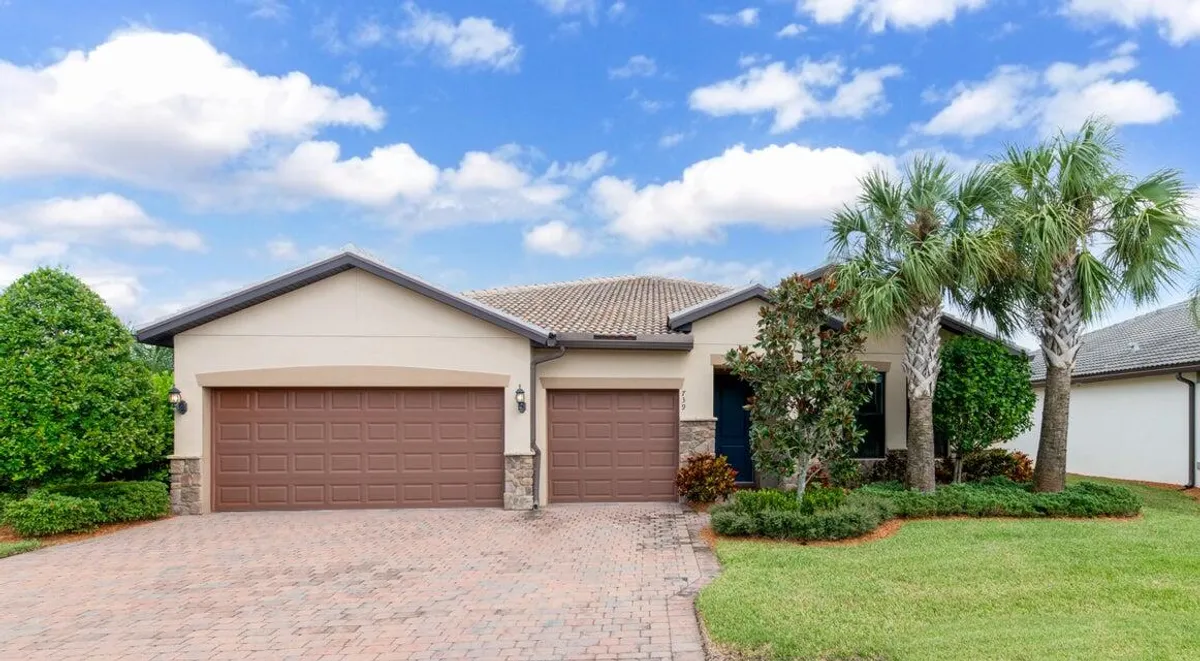 Property Slideshow image 1 of 54 | 739 se villandry way, Port Saint Lucie, FL, 34984
