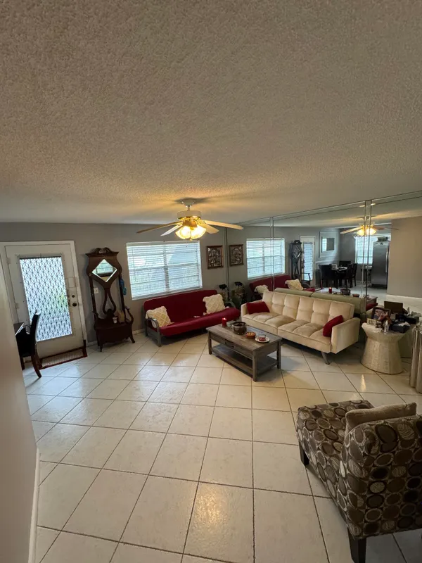 Property Slideshow image 1 of 11 | 114 flanders c, Delray Beach, FL, 33484