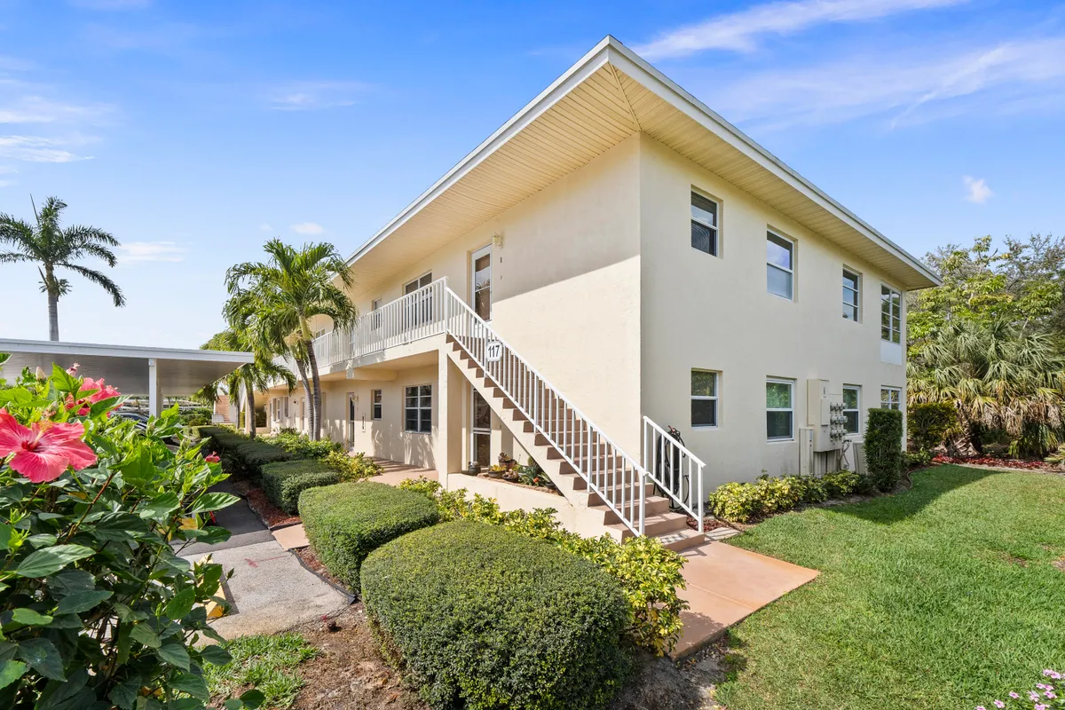 Property Slideshow image 1 of 31 | 2950 se ocean blvd 117-8, Stuart, FL, 34996