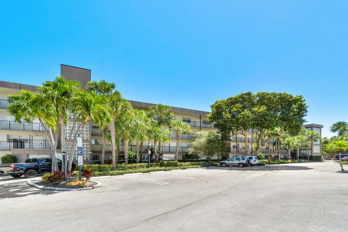 Property Slideshow image 1 of 33 | 2000 s federal hwy 107, Boynton Beach, FL, 33435