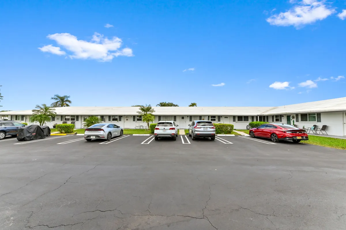 Property Slideshow image 1 of 27 | 200 leisure lake cir 106, Boynton Beach, FL, 33426