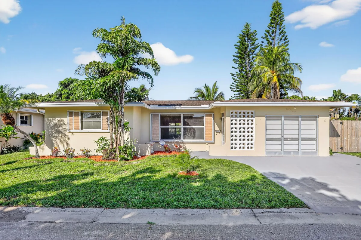 Property Slideshow image 1 of 51 | 1190 nw 69th ave, Margate, FL, 33063