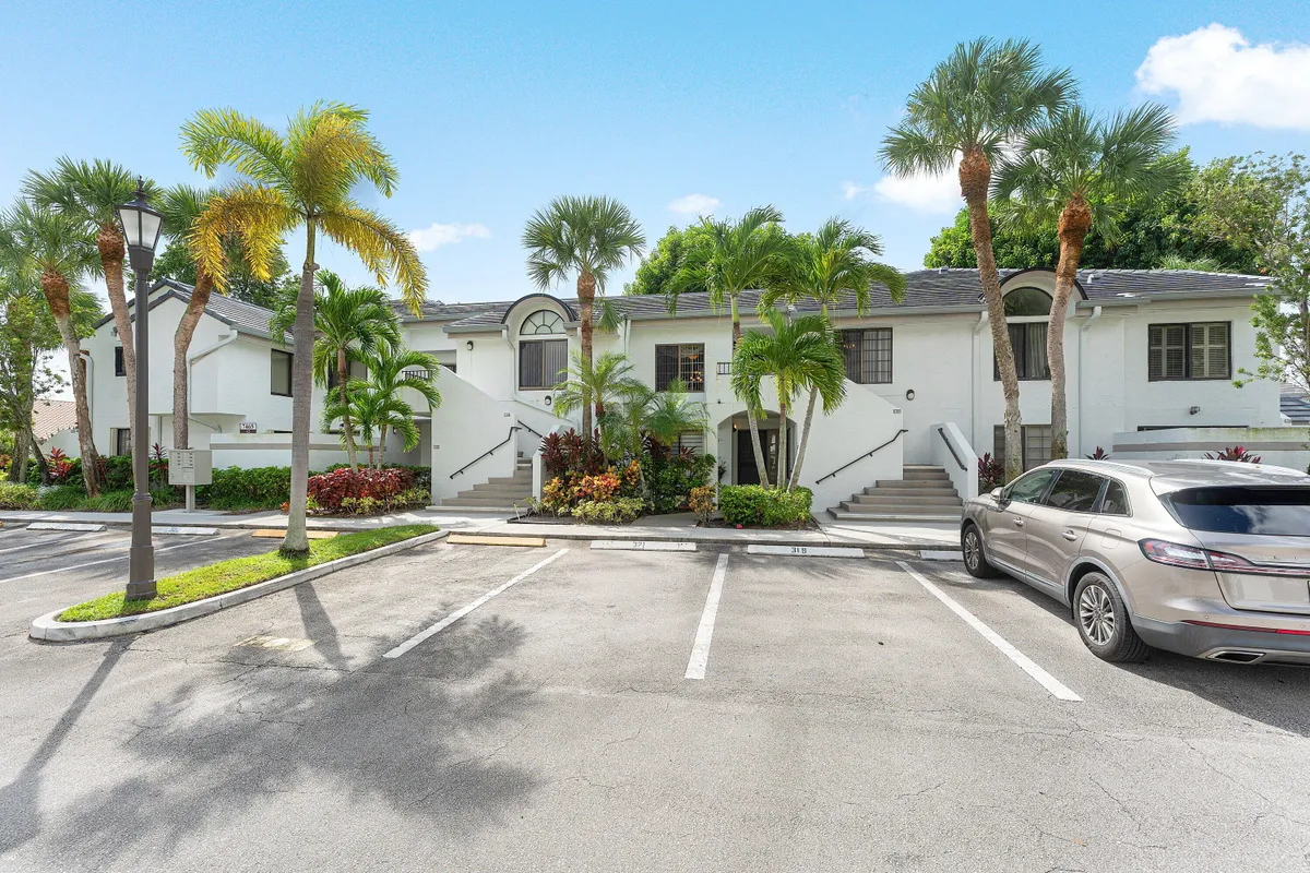 Property Slideshow image 1 of 24 | 7465 glendevon ln apt 1207, Delray Beach, FL, 33446