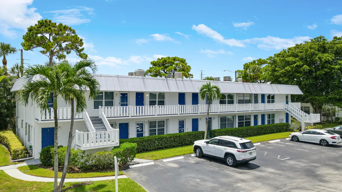 Property Slideshow image 1 of 19 | 2929 se ocean blvd # 1-9, Stuart, FL, 34996
