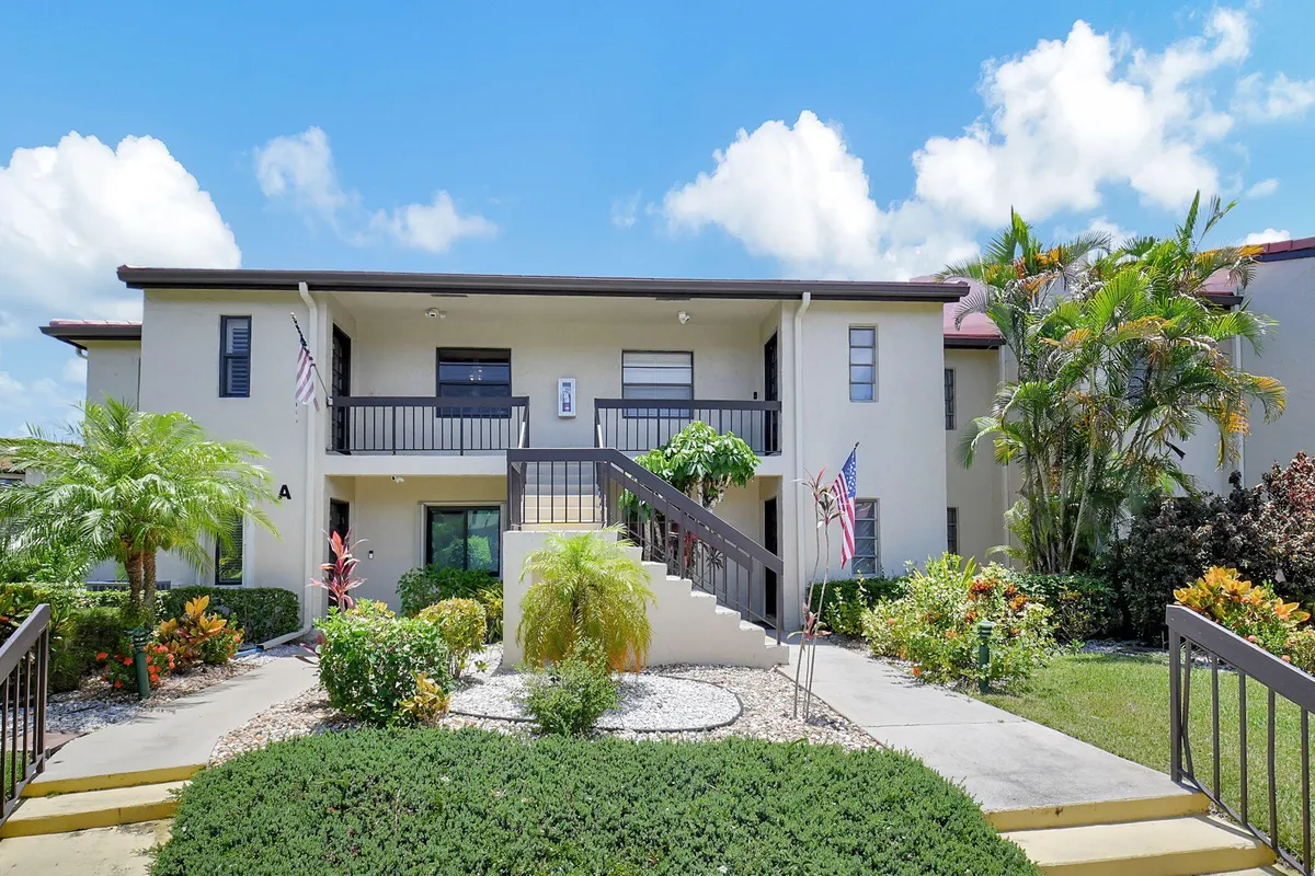 Property Slideshow image 1 of 48 | 21214 lago cir b, Boca Raton, FL, 33433