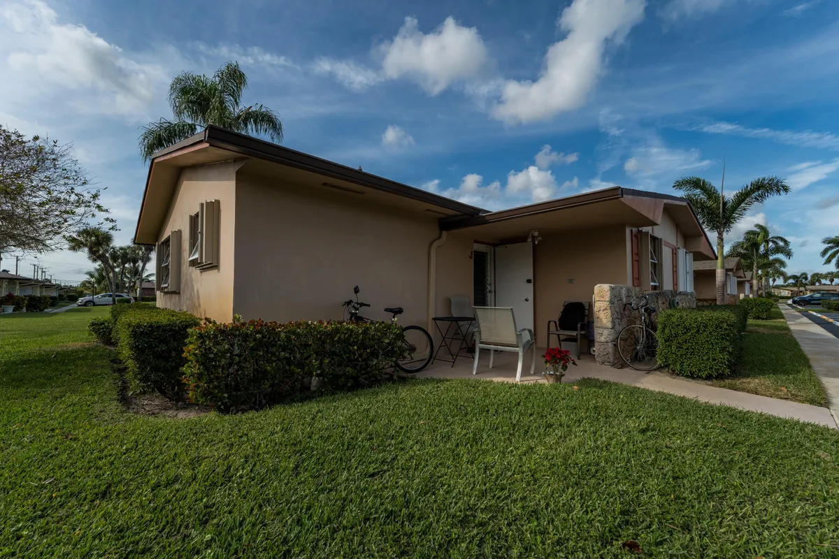 Property Slideshow image 1 of 26 | 2955 crosley dr w j, West Palm Beach, FL, 33415