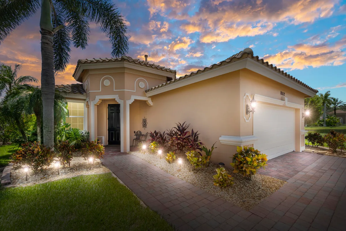 Property Slideshow image 1 of 38 | 10112 sw oak tree cir, Port Saint Lucie, FL, 34987