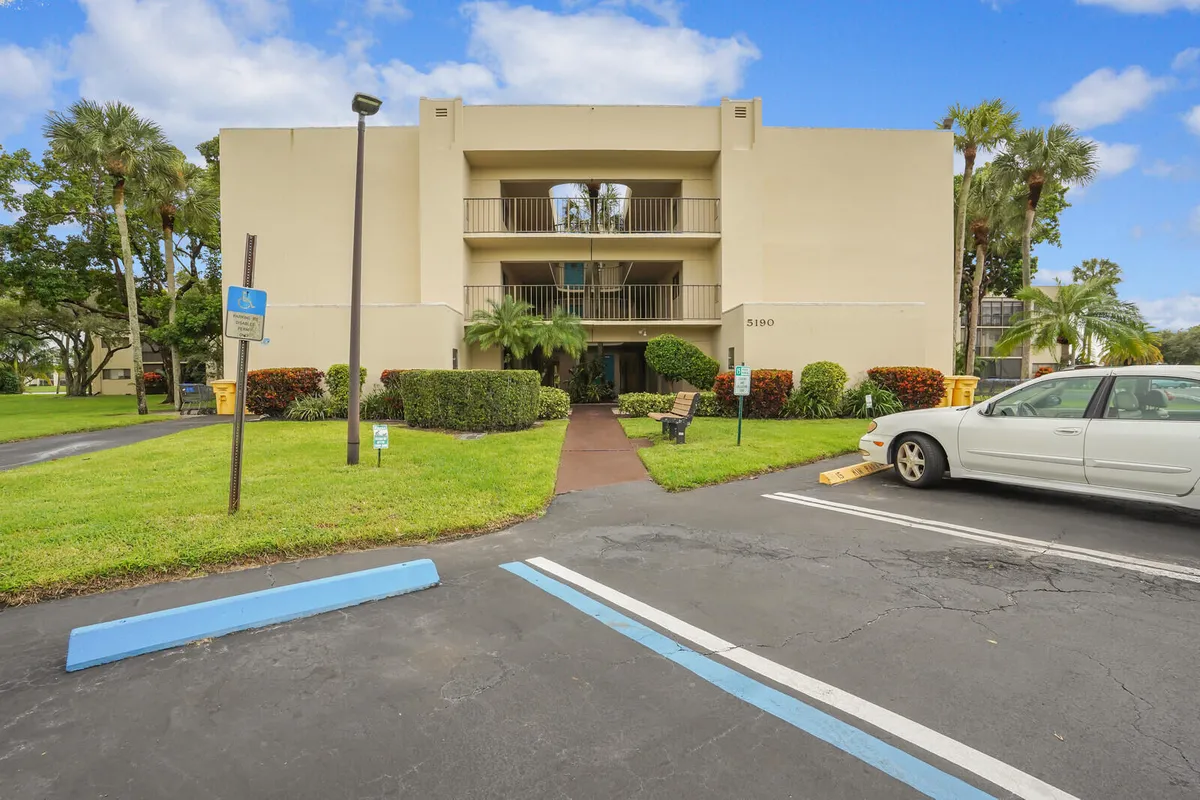Property Slideshow image 1 of 40 | 5190 las verdes cir 214, Delray Beach, FL, 33484