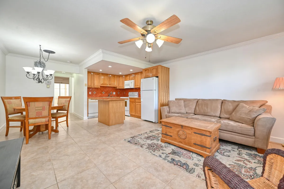Property Slideshow image 1 of 19 | 102 coventry e unit e, West Palm Beach, FL, 33417