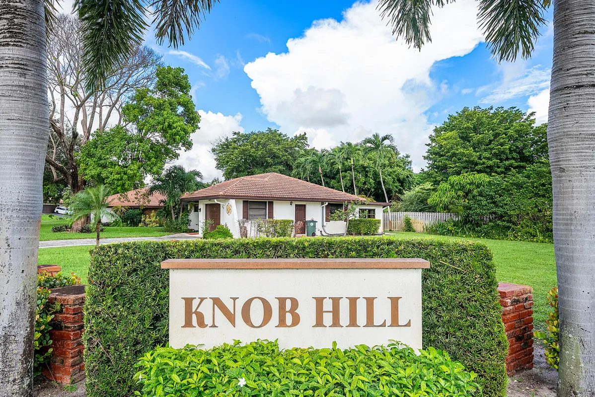 Property Slideshow image 1 of 24 | 301 nw 42nd st, Boca Raton, FL, 33431