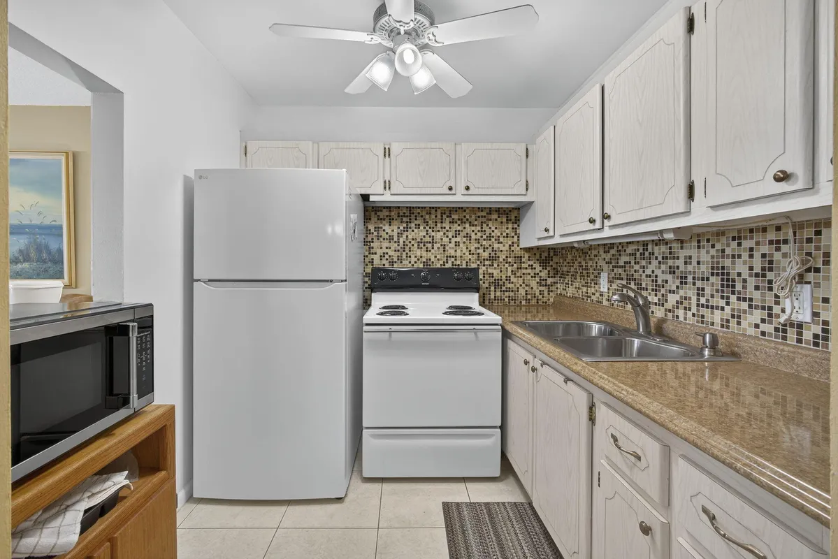 Property Slideshow image 1 of 32 | 414 windsor r, West Palm Beach, FL, 33417