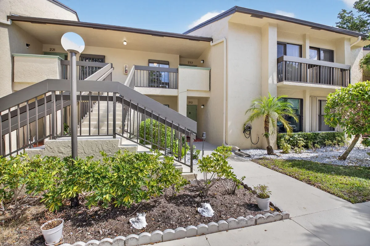 Property Slideshow image 1 of 28 | 5055 oak hill ln 222, Delray Beach, FL, 33484