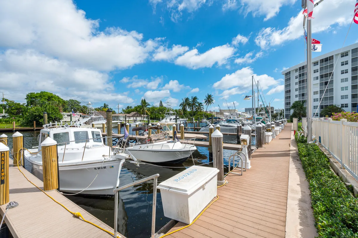 Property Slideshow image 1 of 27 | 2731 ne 14th street cswy apt 430, Pompano Beach, FL, 33062
