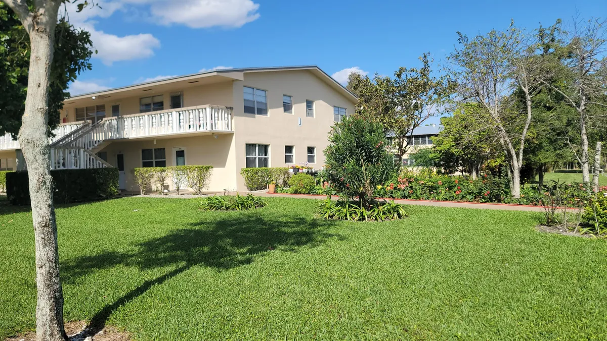 Property Slideshow image 1 of 49 | 232 canterbury j, West Palm Beach, FL, 33417