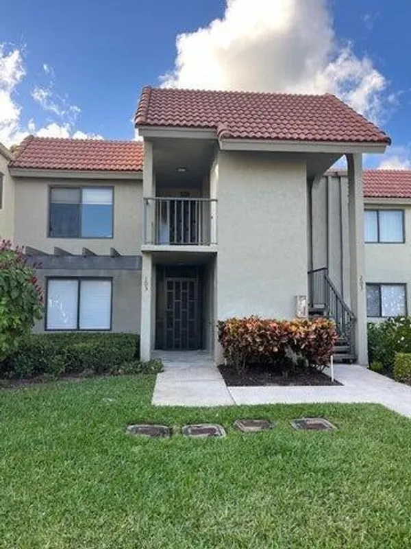 Property Slideshow image 1 of 11 | 5600 fairway park dr 103, Boynton Beach, FL, 33437