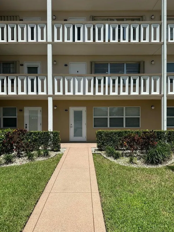 Property Slideshow image 1 of 24 | 252 southampton c c, West Palm Beach, FL, 33417