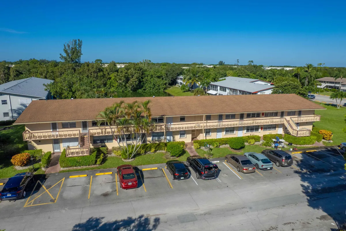 Property Slideshow image 1 of 16 | 246 northampton m, West Palm Beach, FL, 33417