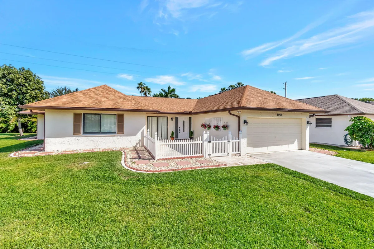 Property Slideshow image 1 of 49 | 10298 greentrail dr, Boynton Beach, FL, 33436