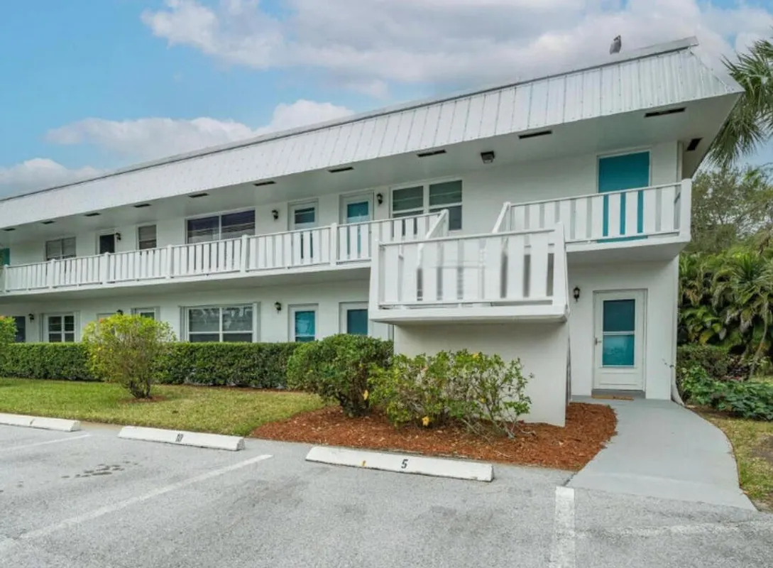 Property Slideshow image 1 of 8 | 2929 se ocean blvd 122-4, Stuart, FL, 34996