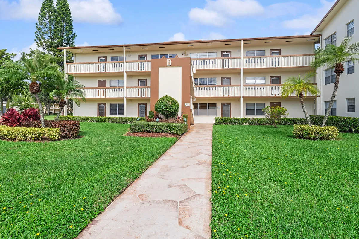 Property Slideshow image 1 of 11 | 84 mansfield b, Boca Raton, FL, 33434