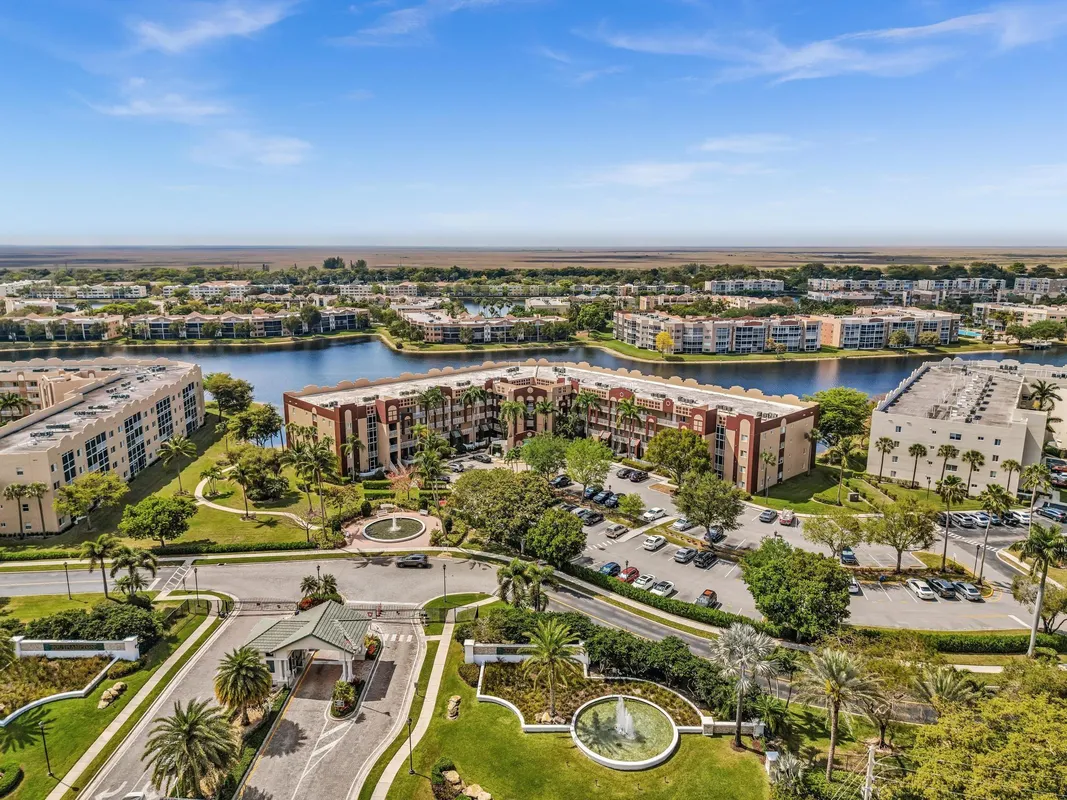 Property Slideshow image 1 of 37 | 7715 southampton ter 402, Tamarac, FL, 33321