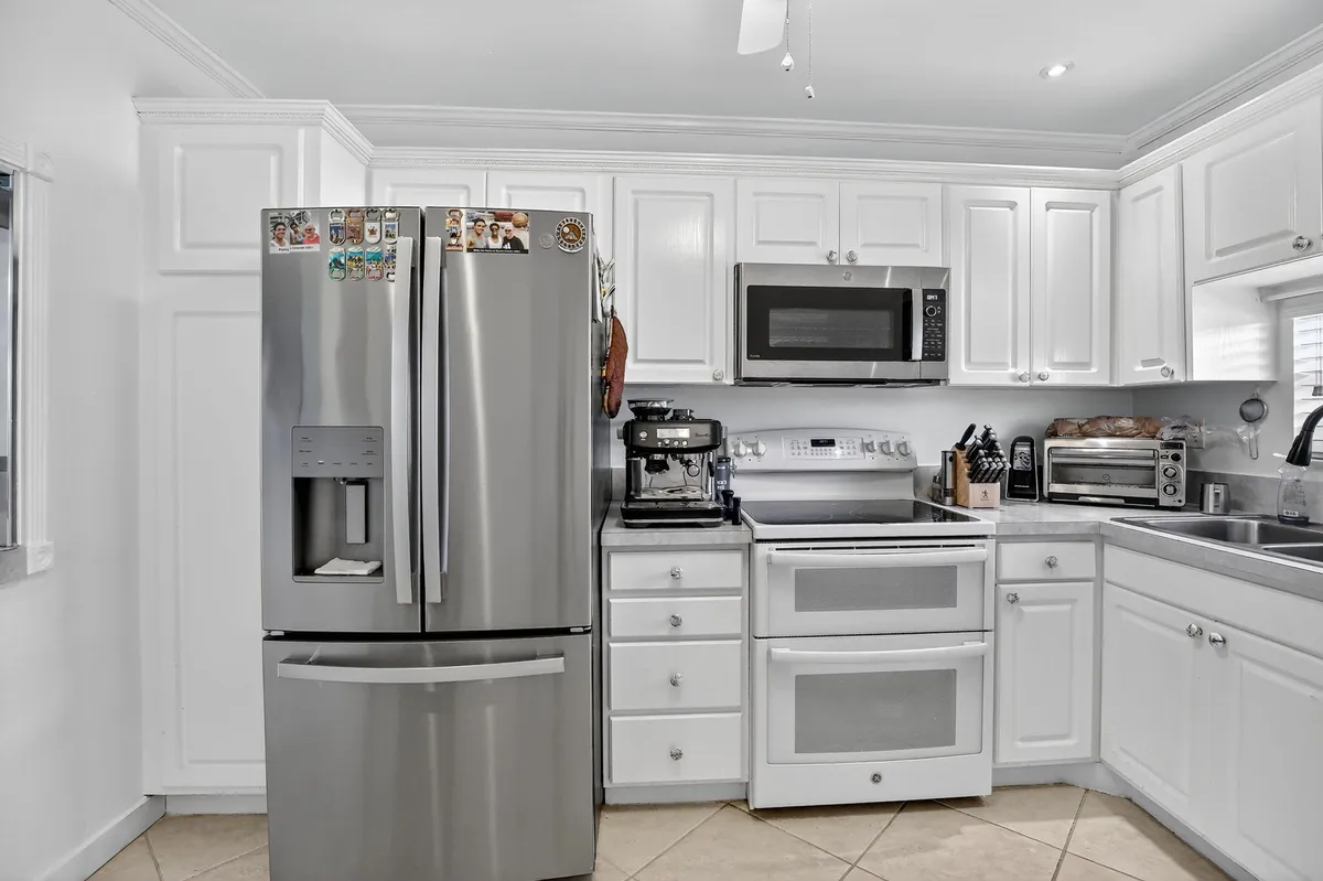 Property Slideshow image 1 of 47 | 9500 n hollybrook lake dr 308, Pembroke Pines, FL, 33025