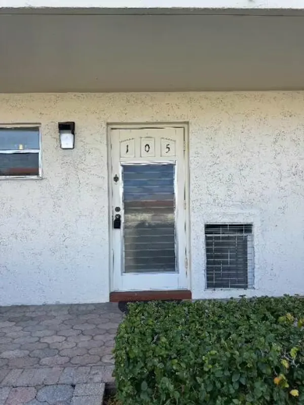 Property Slideshow image 1 of 33 | 9420 s hollybrook lake dr 105, Pembroke Pines, FL, 33025