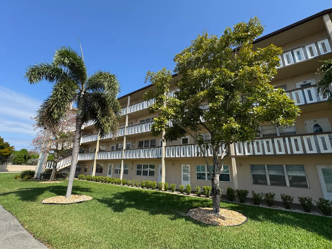 Property Slideshow image 1 of 41 | 203 southampton a, West Palm Beach, FL, 33417