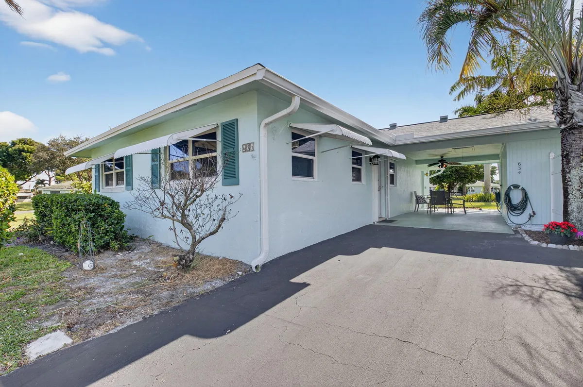 Property Slideshow image 1 of 37 | 634 hummingbird ln, Delray Beach, FL, 33445