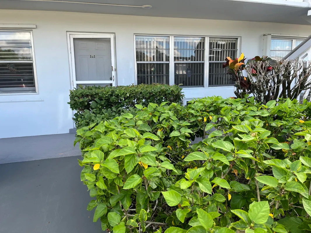 Property Slideshow image 1 of 8 | 332 northampton q, West Palm Beach, FL, 33417
