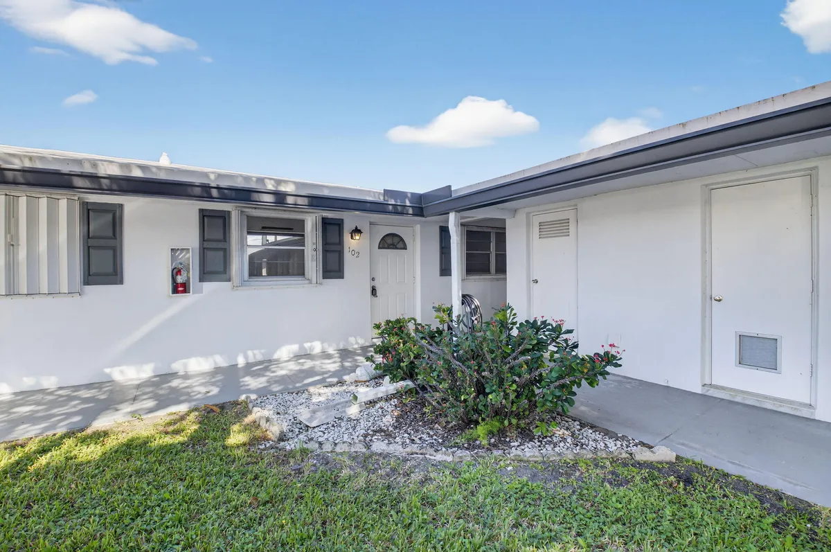 Property Slideshow image 1 of 53 | 100 leisure lake cir 102, Boynton Beach, FL, 33426