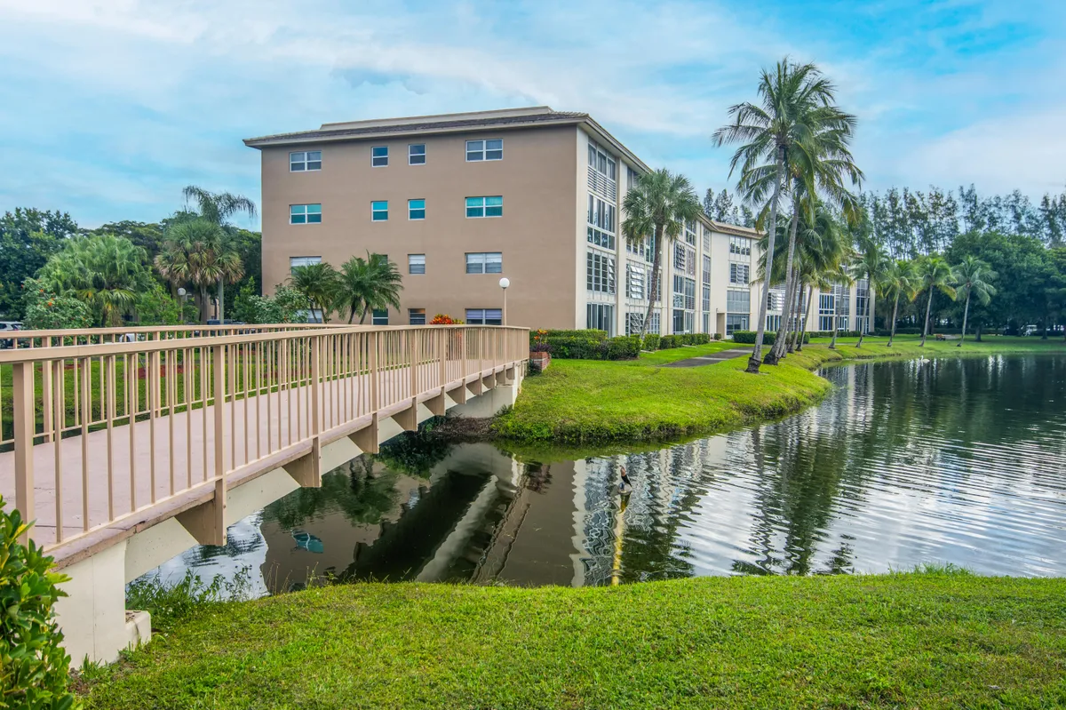 Property Slideshow image 1 of 22 | 1905 bermuda cir j3, Coconut Creek, FL, 33066