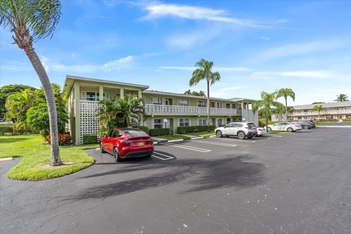 Property Slideshow image 1 of 18 | 1101 cactus ter apt 203, Delray Beach, FL, 33445
