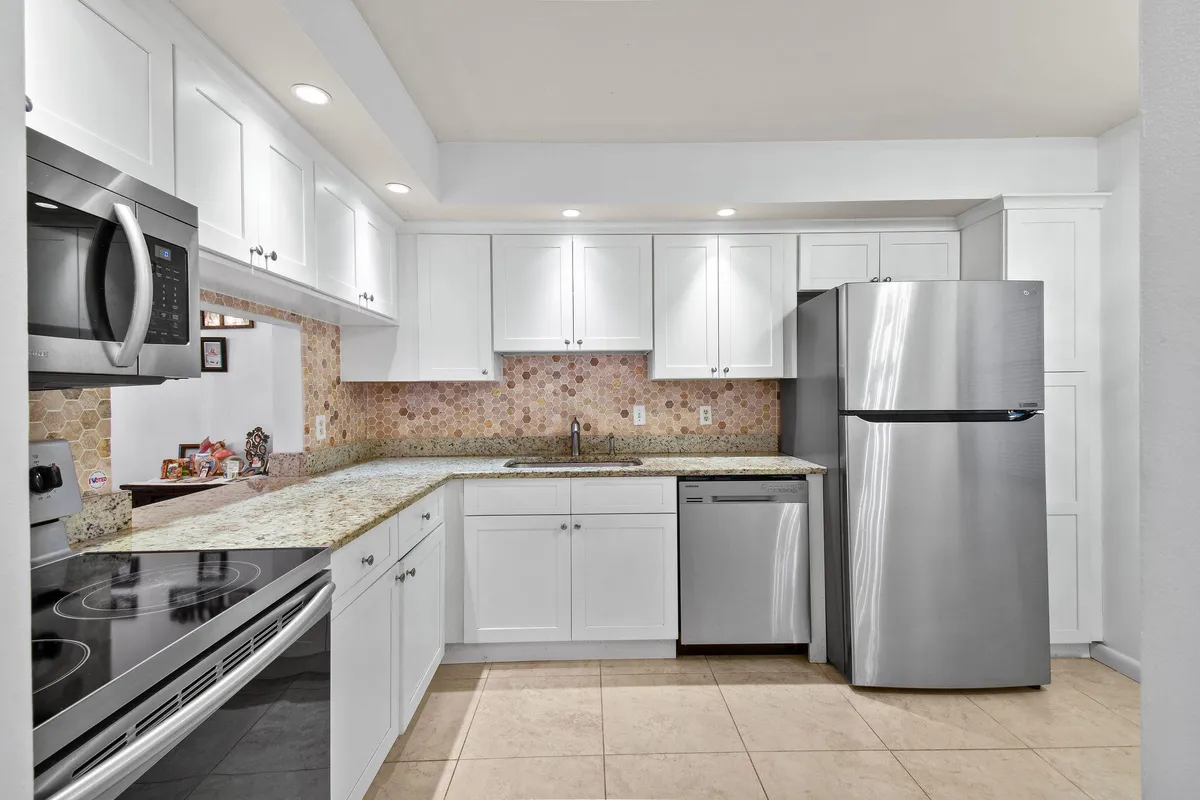 Property Slideshow image 1 of 32 | 140 lake nancy ln apt 112, West Palm Beach, FL, 33411