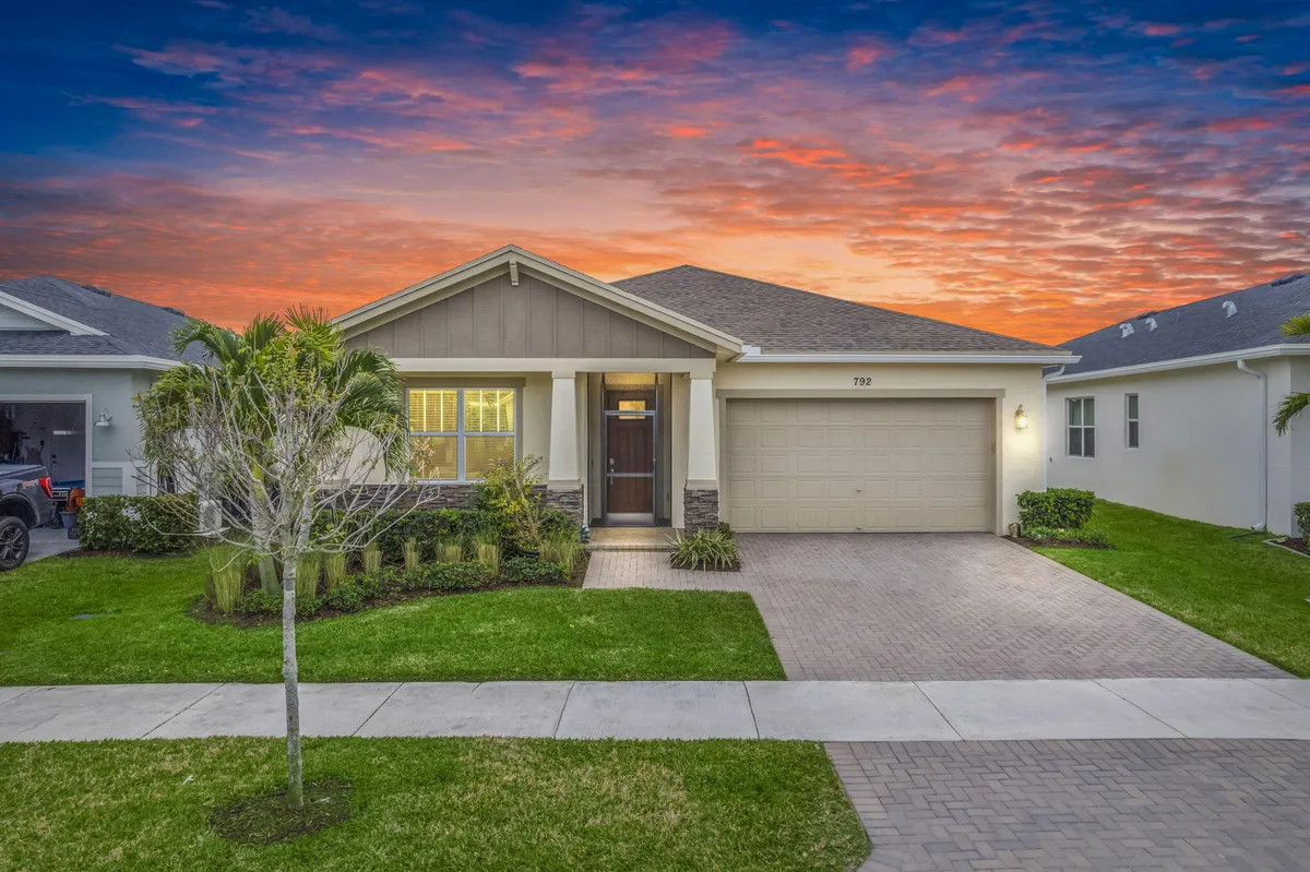 Property Slideshow image 1 of 41 | 792 se bloomfield rd, Port Saint Lucie, FL, 34984