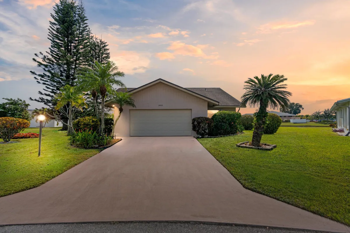 Property Slideshow image 1 of 51 | 3832 rowena cir, West Palm Beach, FL, 33417