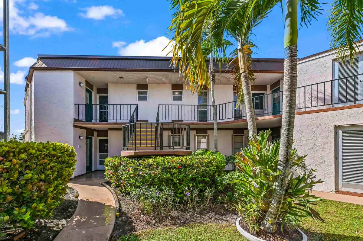 Property Slideshow image 1 of 36 | 6 greenway vlg 212, Royal Palm Beach, FL, 33411