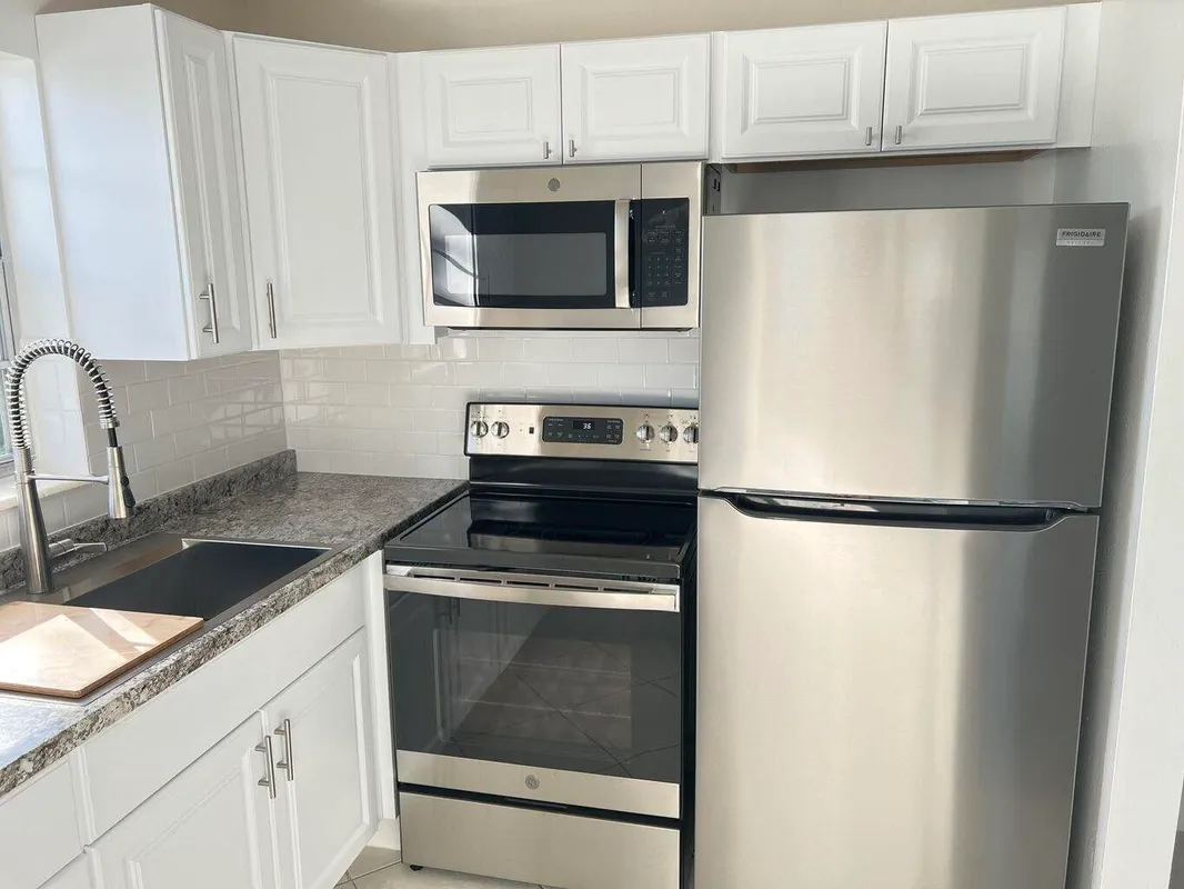 Property Slideshow image 1 of 31 | 162 camden g, West Palm Beach, FL, 33417