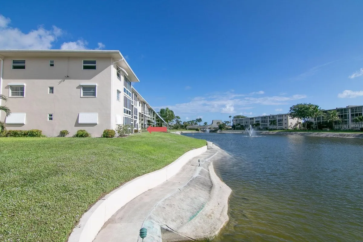 Property Slideshow image 1 of 34 | 2668 garden dr 108, Lake Worth, FL, 33461