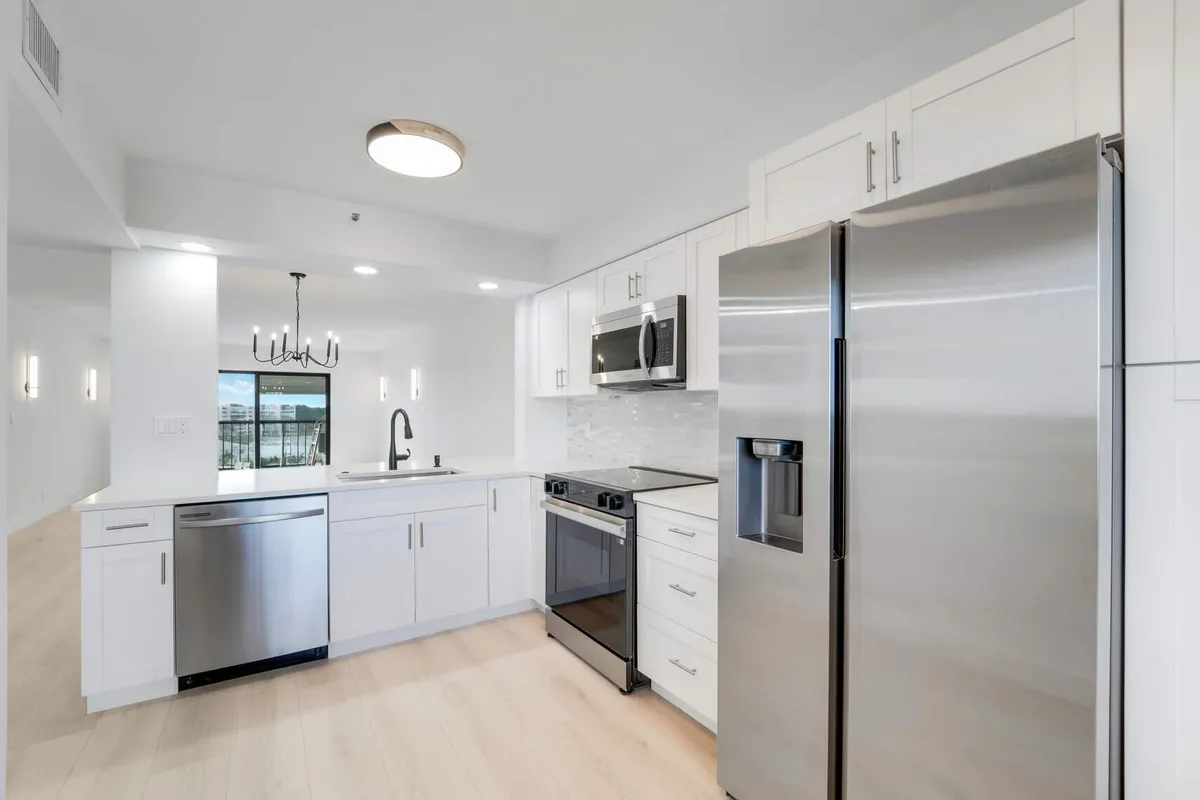 Property Slideshow image 1 of 10 | 7076 huntington ln apt 803, Delray Beach, FL, 33446