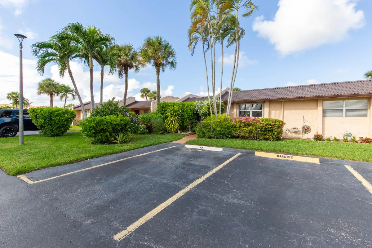 Property Slideshow image 1 of 30 | 147 lake gloria dr # 147, West Palm Beach, FL, 33411