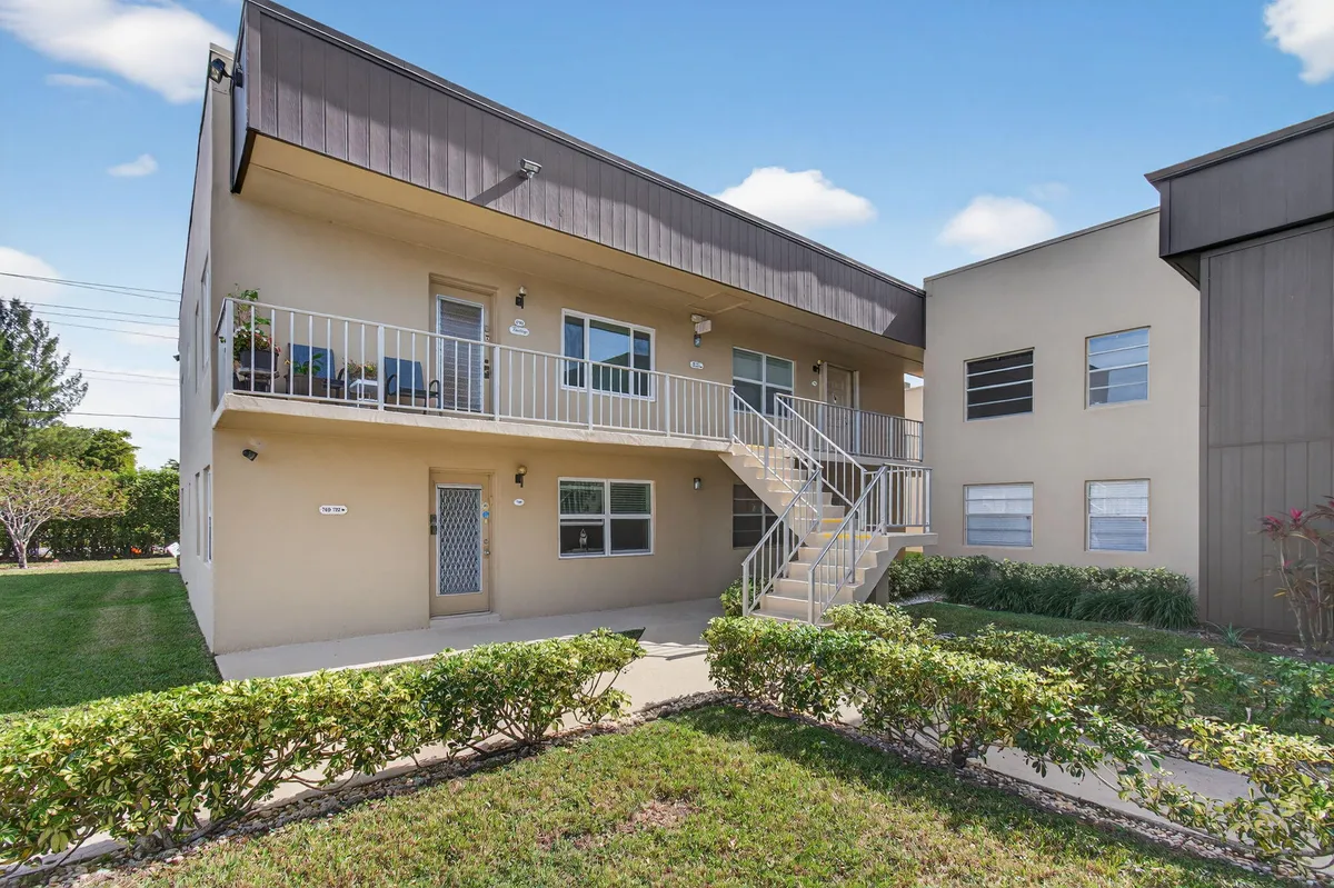 Property Slideshow image 1 of 50 | 773 burgundy q, Delray Beach, FL, 33484
