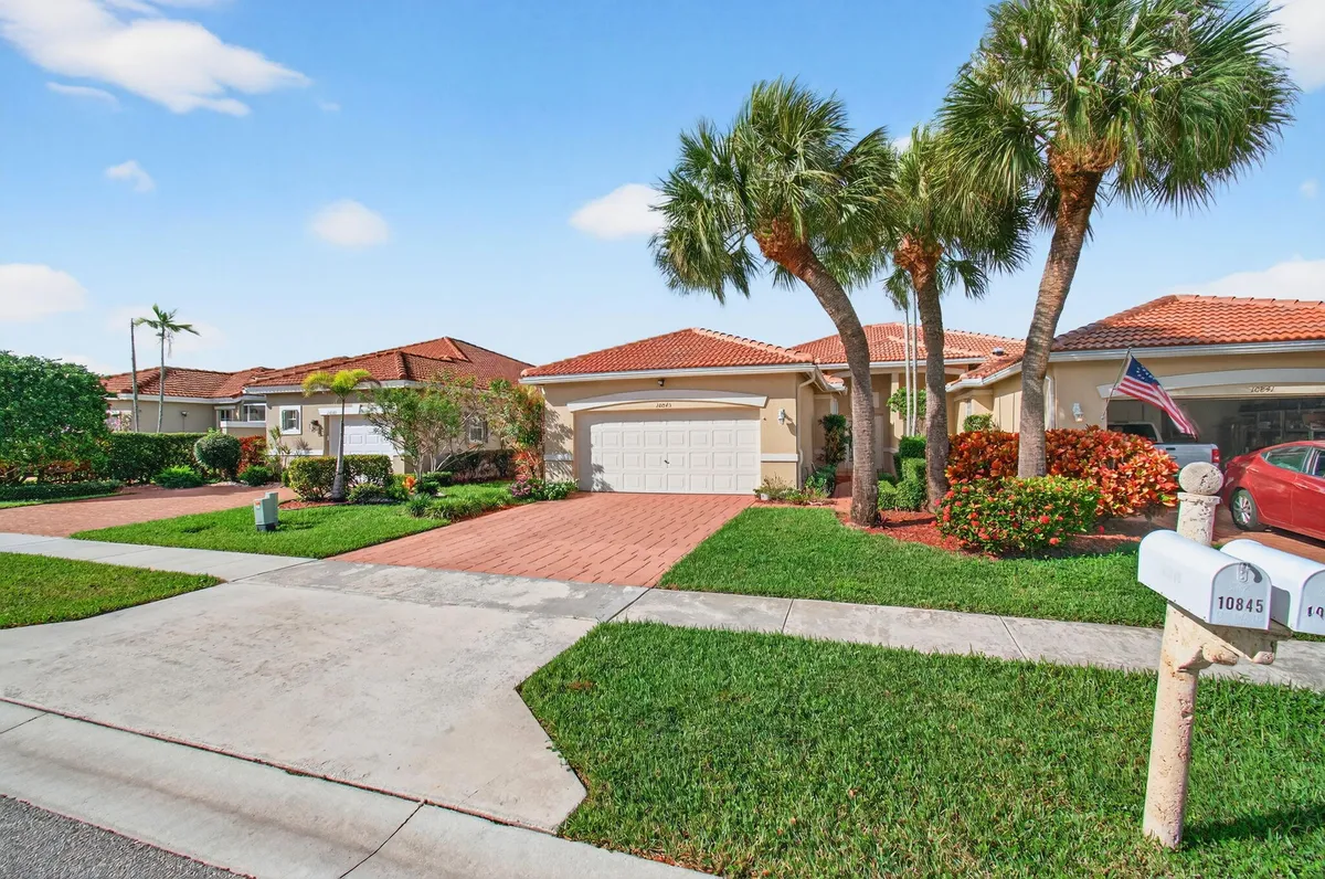 Property Slideshow image 1 of 67 | 10845 royal caribbean cir, Boynton Beach, FL, 33437
