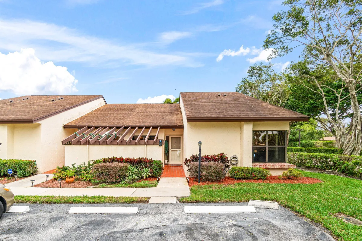 Property Slideshow image 1 of 37 | 3742 english ln d, Lake Worth, FL, 33467