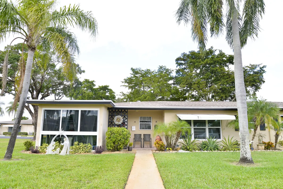 Property Slideshow image 1 of 30 | 1027 south dr a, Delray Beach, FL, 33445