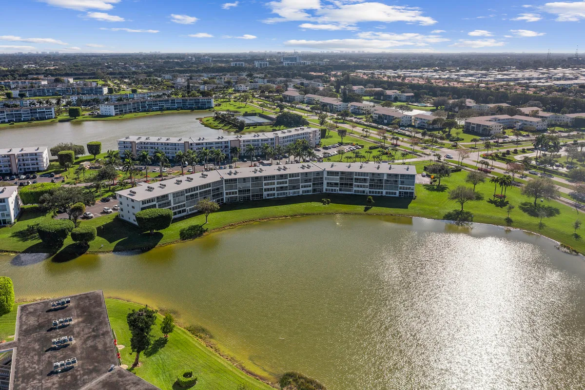 Property Slideshow image 1 of 39 | 3089 cornwall e, Boca Raton, FL, 33434